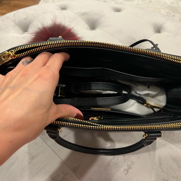 Prada - Picture 3 of 3